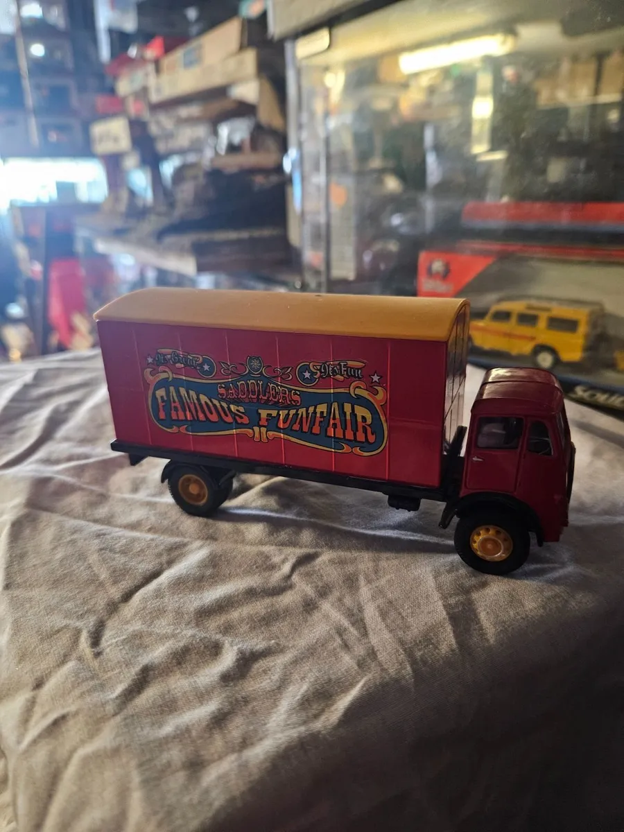 Corgi Circus Fair Ground Showmans Range Truck - Image 1
