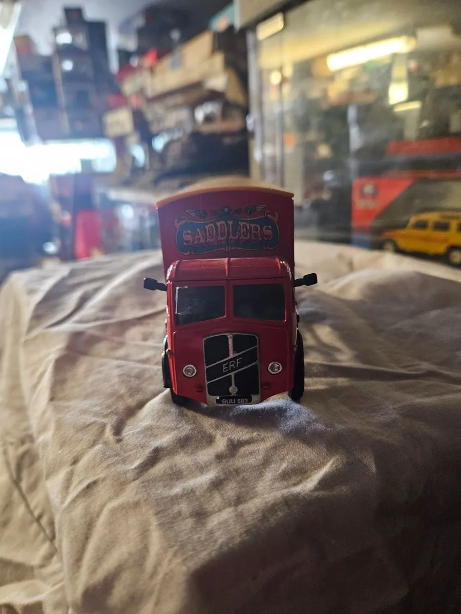 Corgi Circus Fair Ground Showmans Range Truck - Image 2