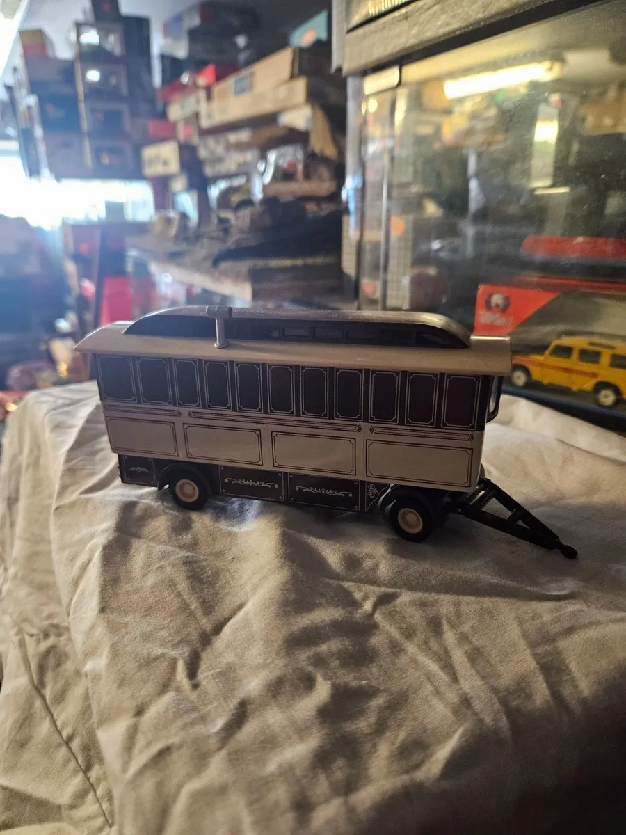 Corgi Circus Fair Ground Showmans Range Trailer