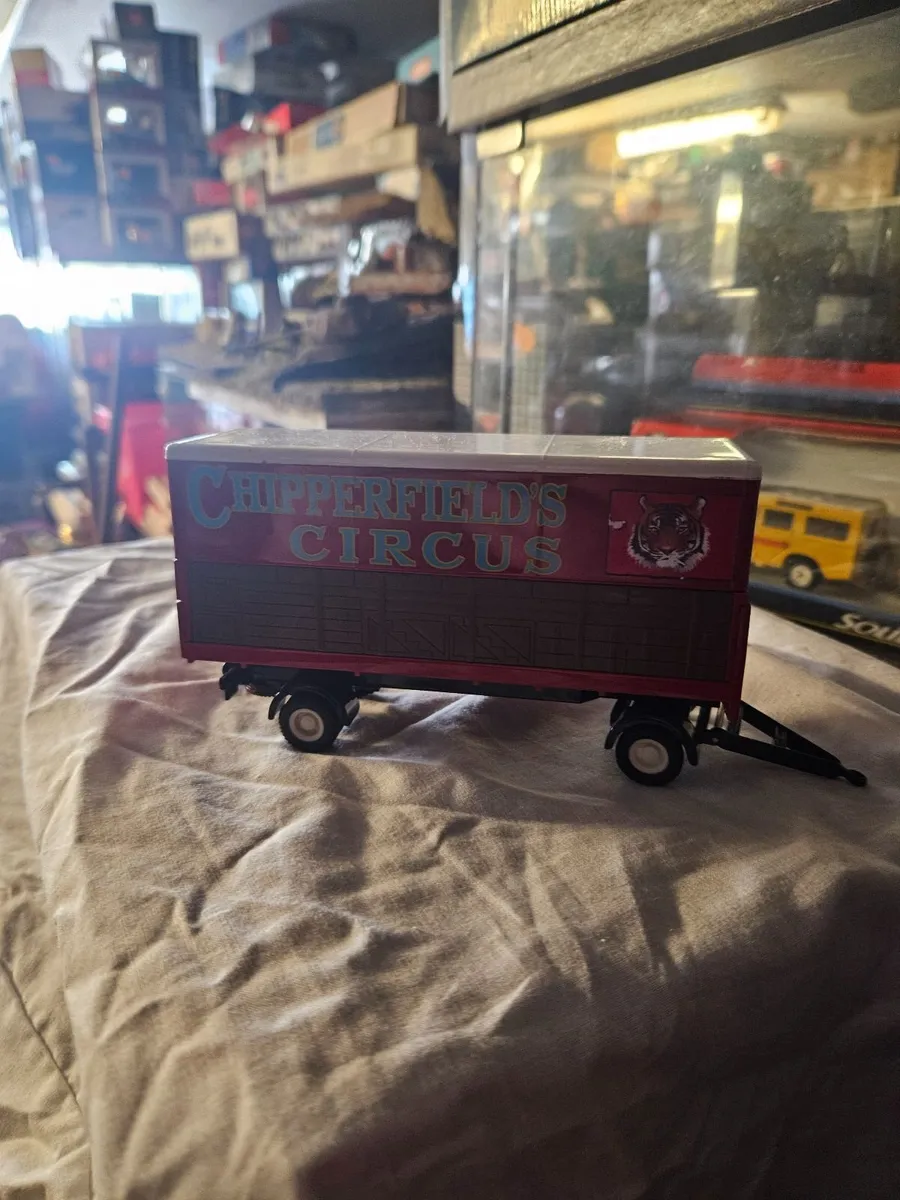 Corgi Circus Fair Ground Showmans Range Trailer