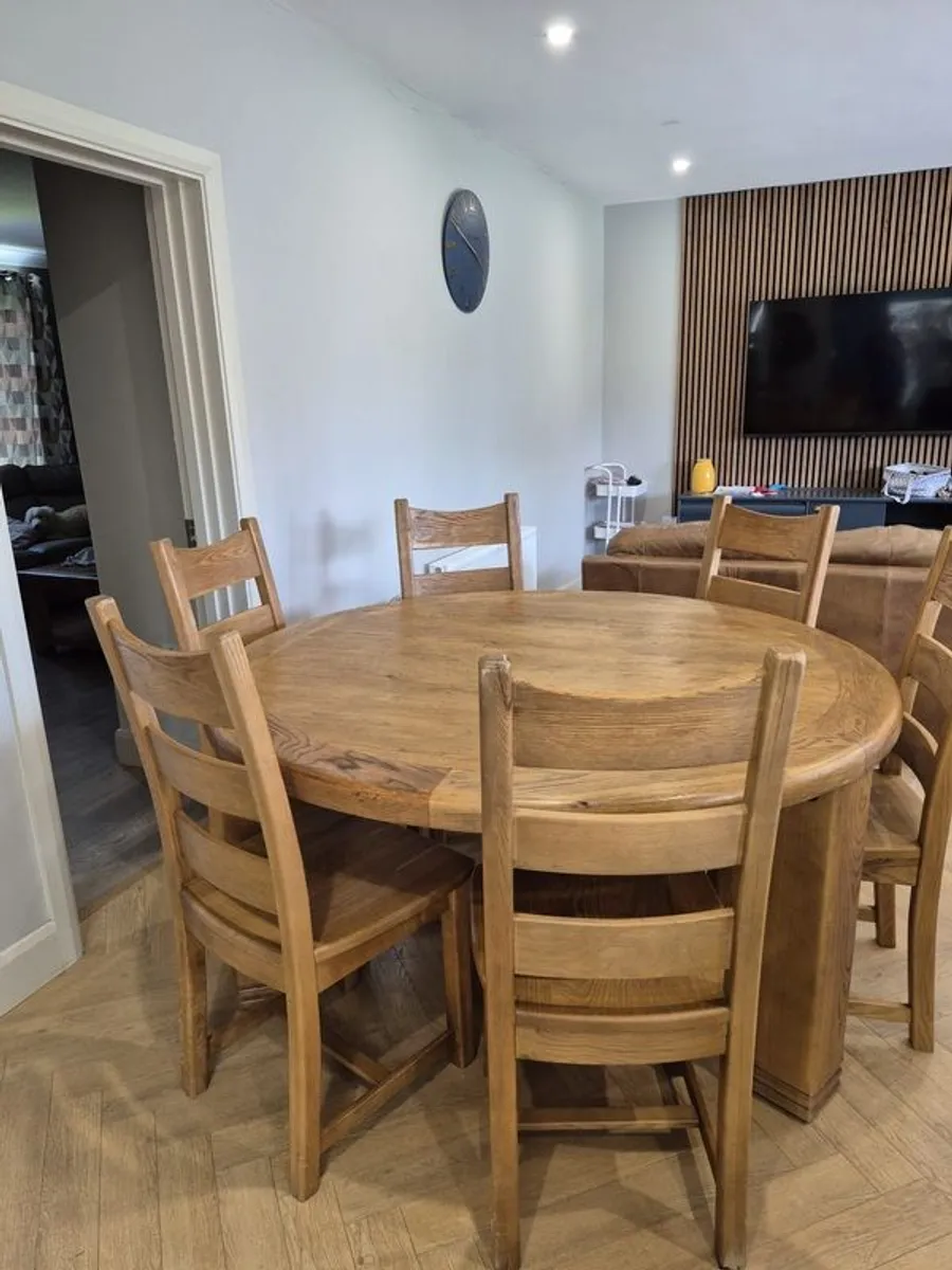 5ft Round Solid Oak Dining Table & 6 Solid Chairs - Image 3