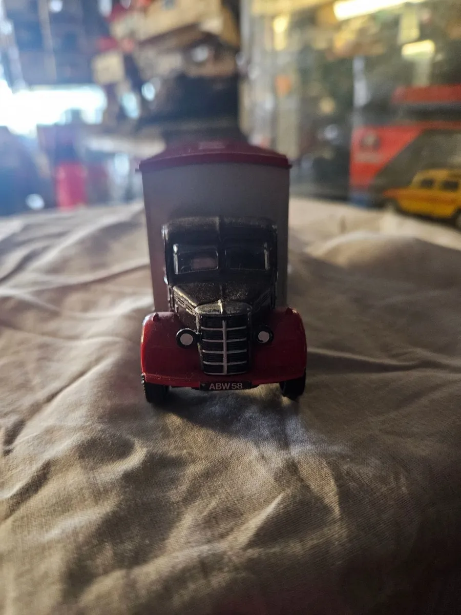 Corgi Circus Fair Ground Showmans Range Truck - Image 2