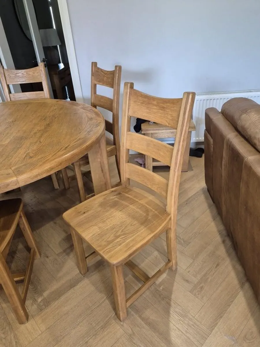 5ft Round Solid Oak Dining Table & 6 Solid Chairs - Image 1
