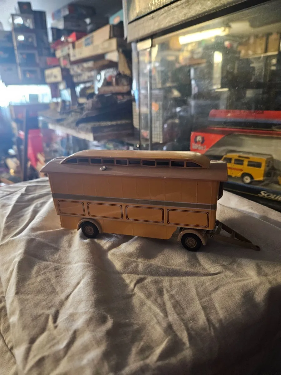 Corgi Circus Fair Ground Showmans Range Trailer