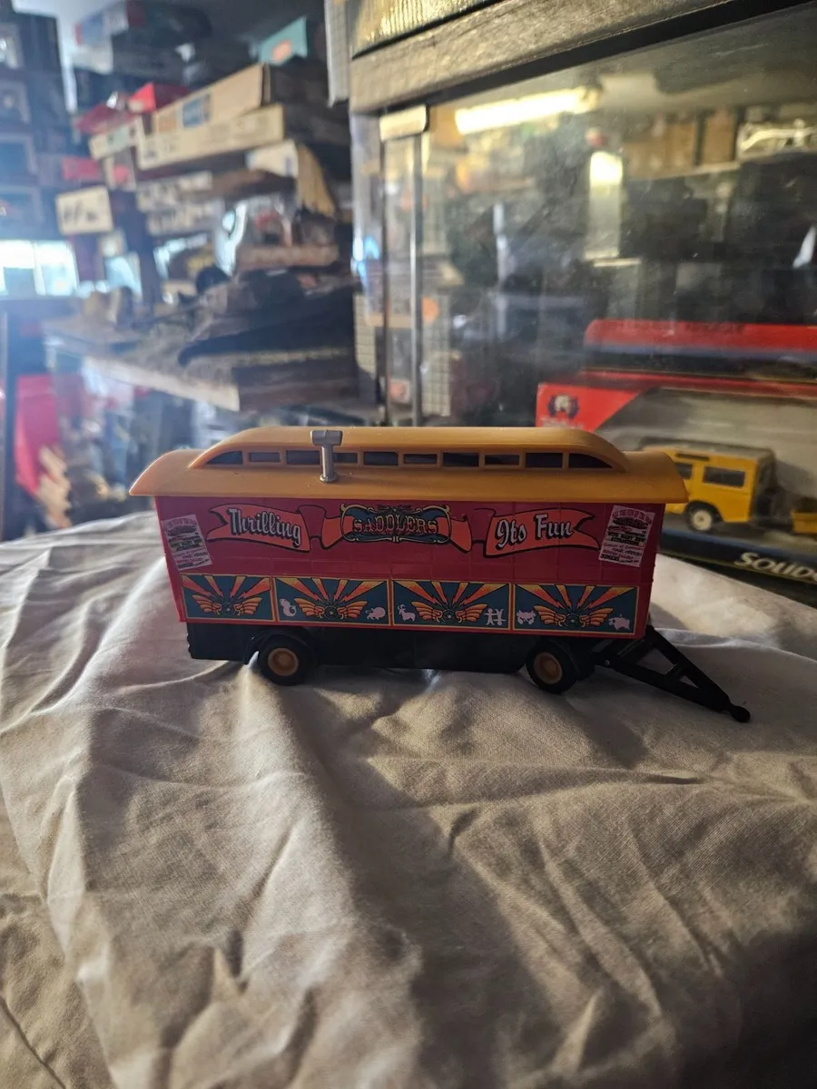 Corgi Circus Fair Ground Showmans Range Trailer