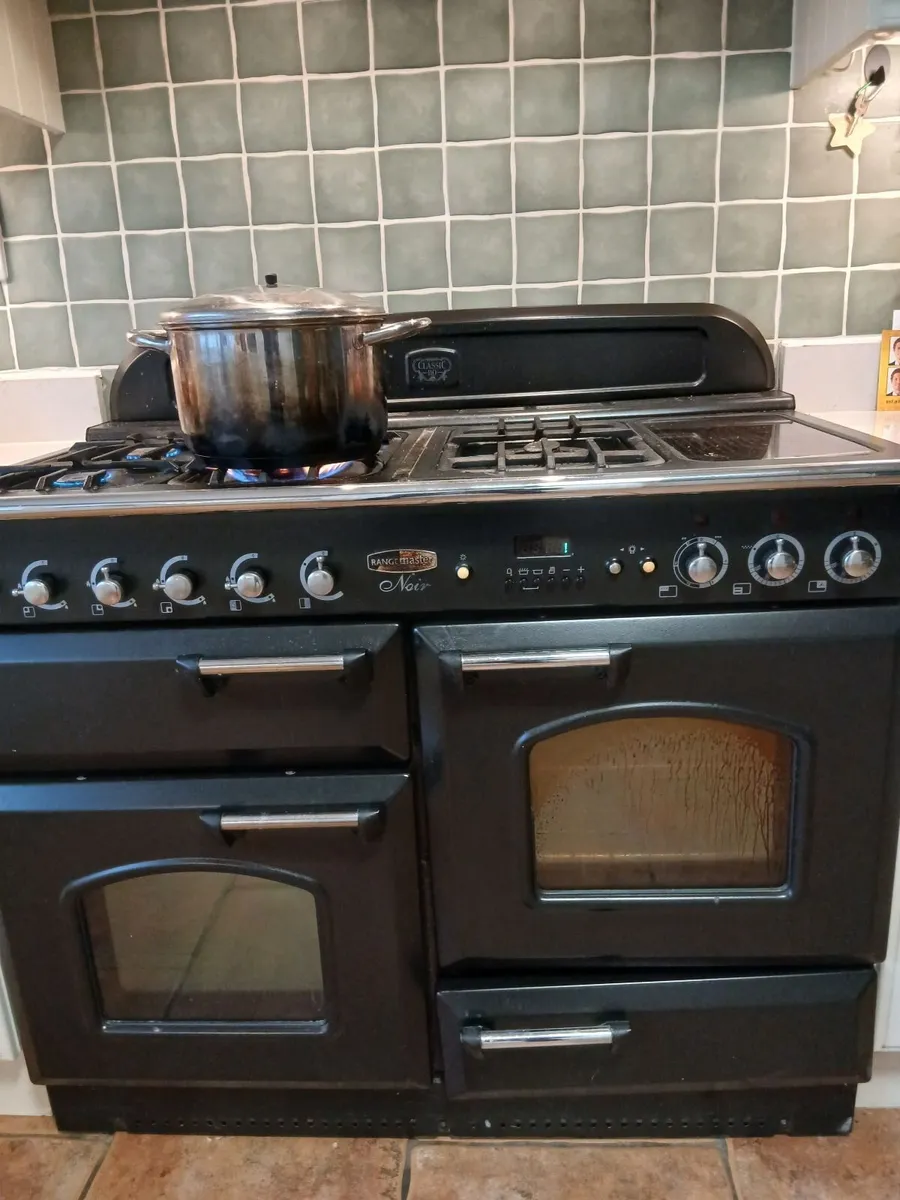 Rangemaster 110 dual fuel cooker - Image 1