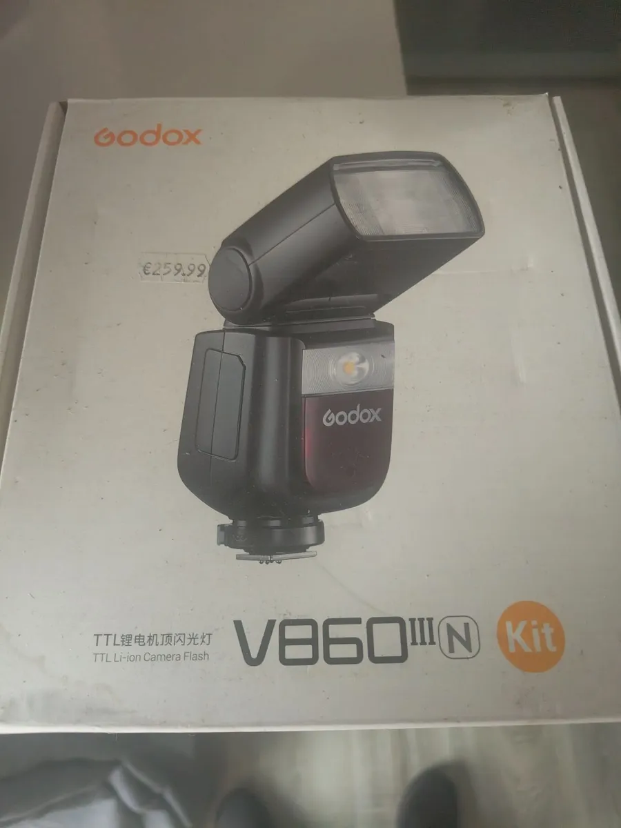 BRAND NEW GODOX V860lll TTL LITHIUM FLASH KIT - Image 1