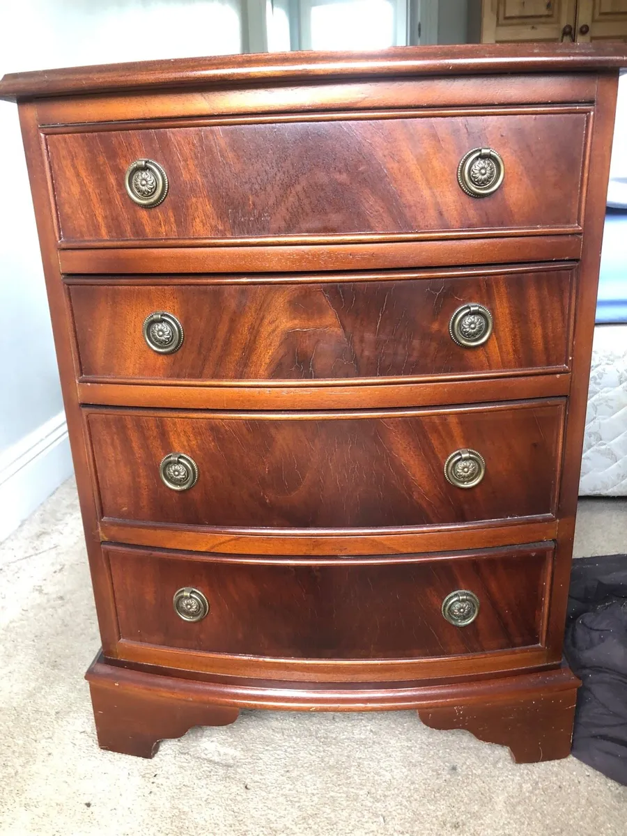 Chest of drawers - Image 1