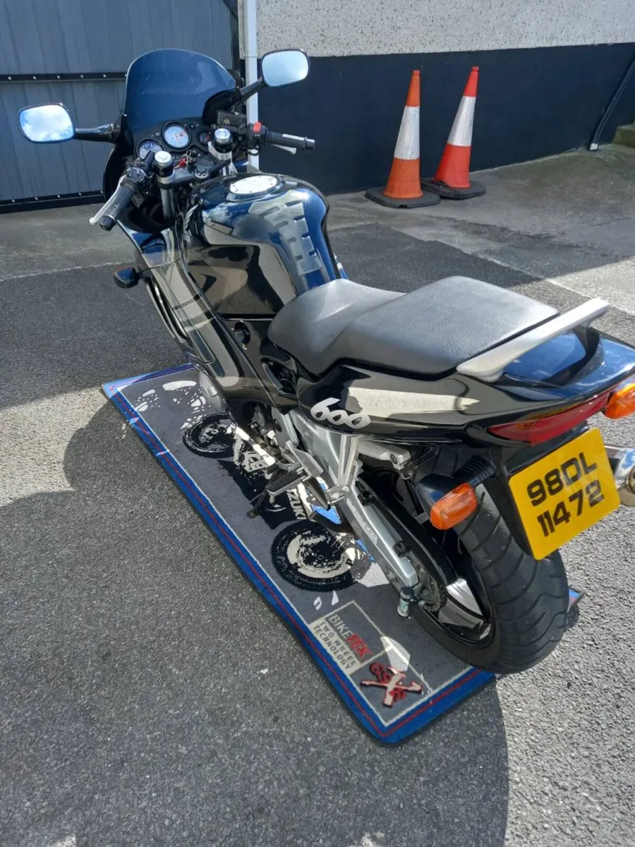 CBR 600F - Image 4