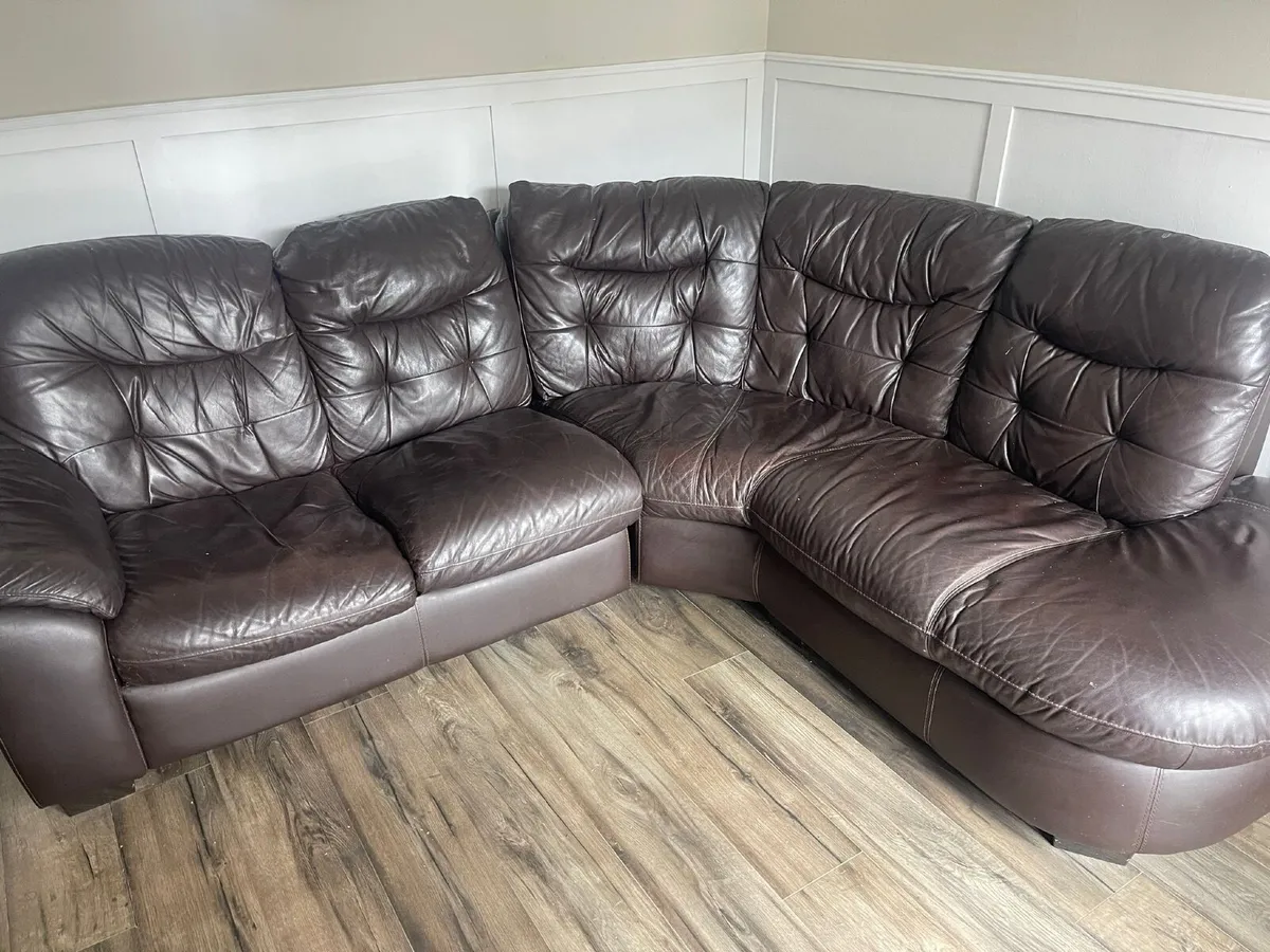 Corner leather couch - Image 1