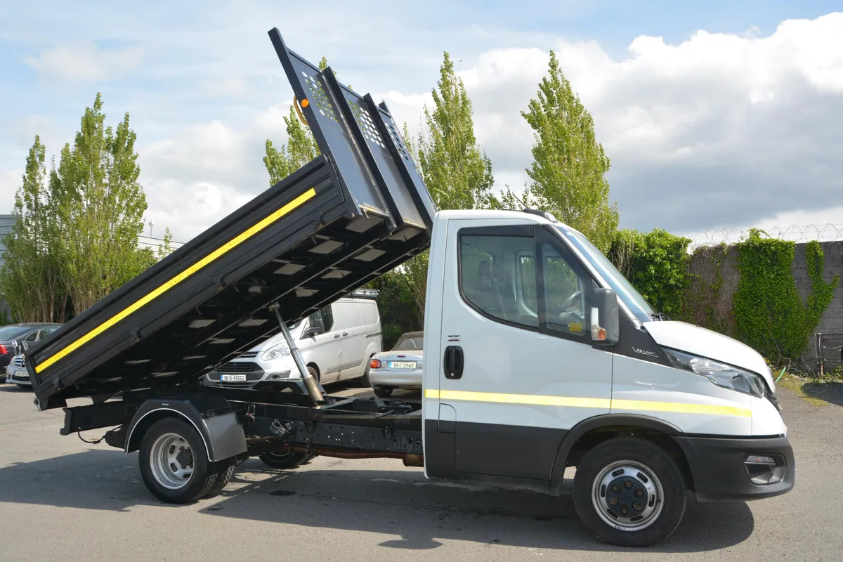Iveco DailyTwin Wheel Tipper - Image 2