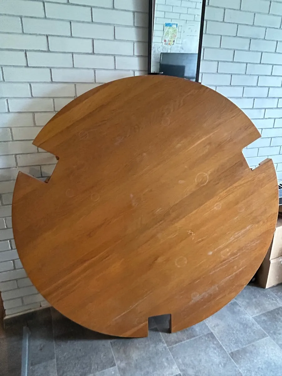 Round oak table top with no legs - Image 3