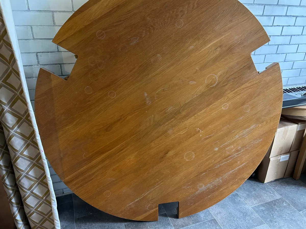 Round oak table top with no legs - Image 4