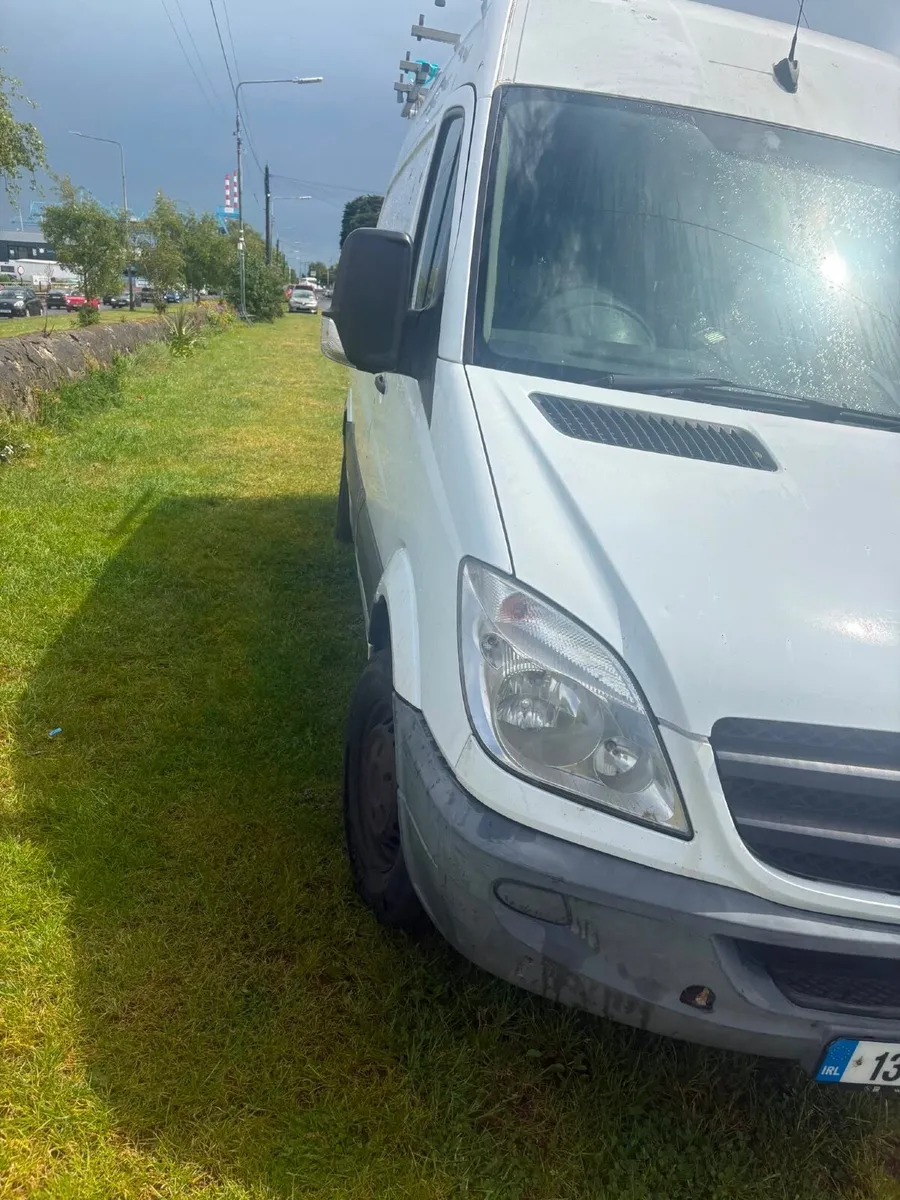 Van - Image 4