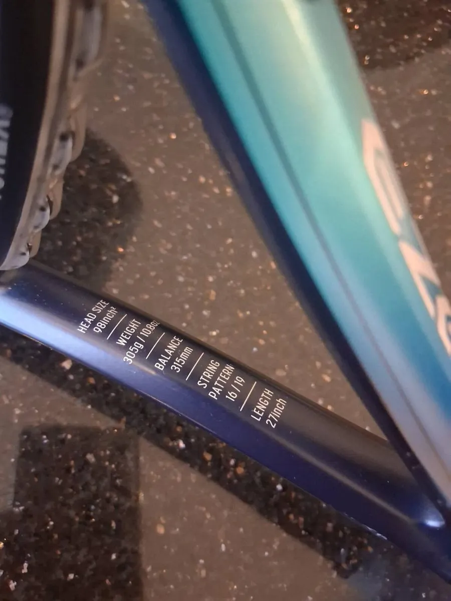 Yonex Ezone 98 305g tennis racket - Image 2