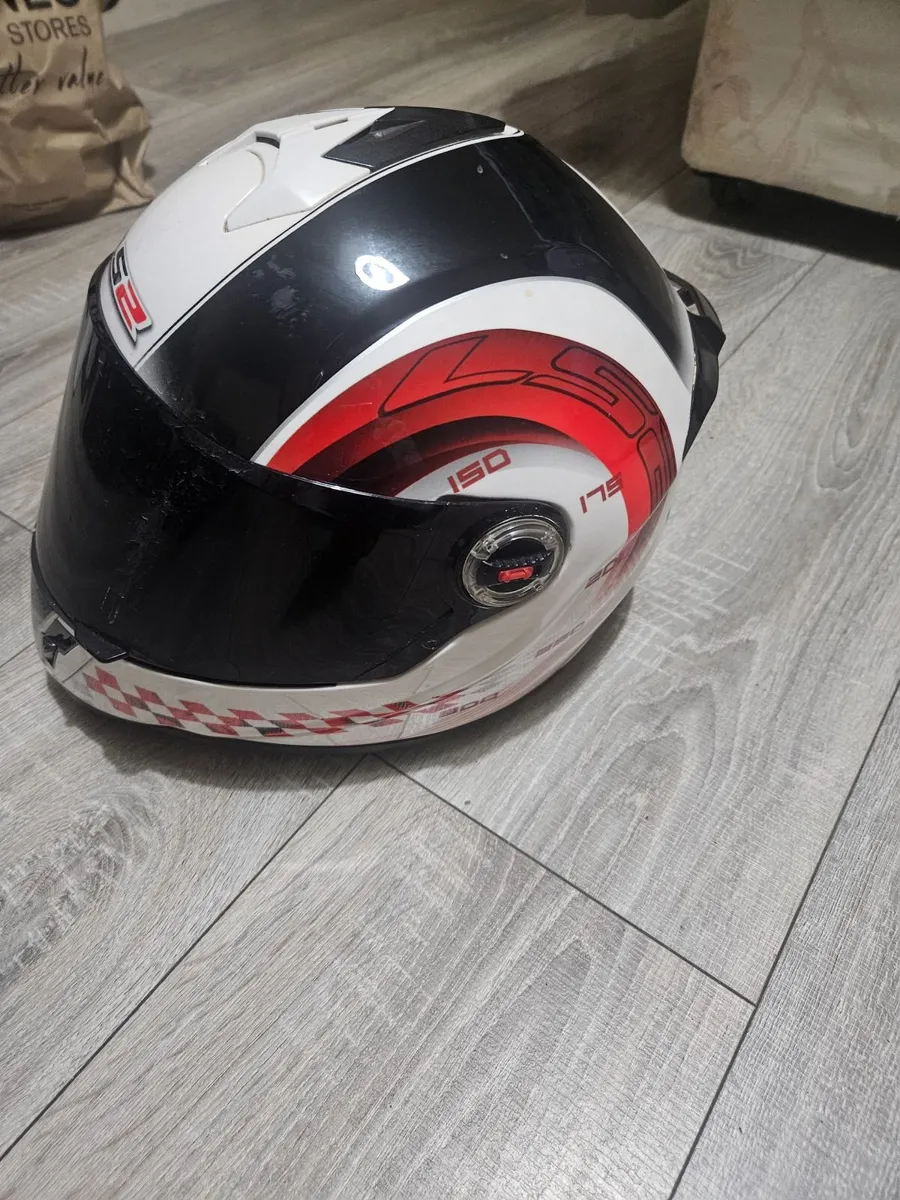 Moter bike helmet - Image 1