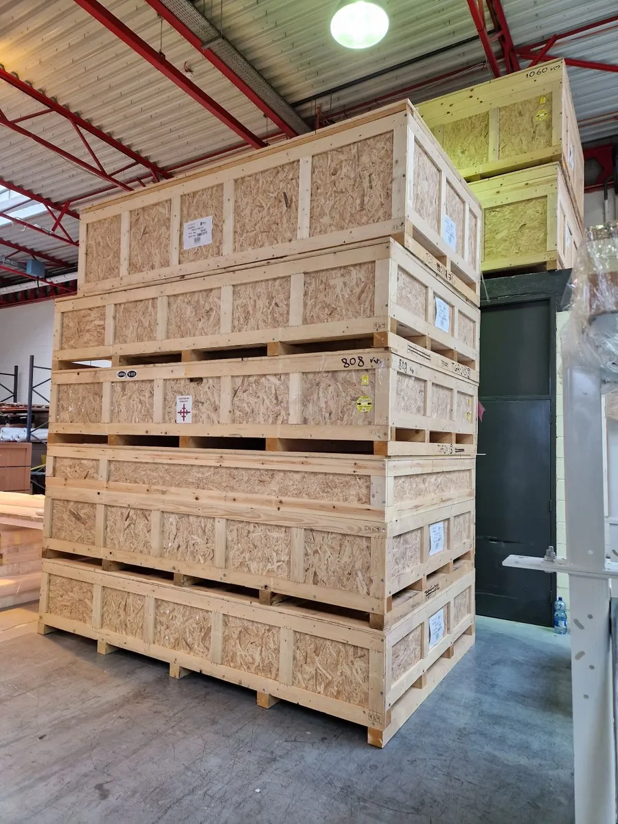 Shipping crates - Image 1