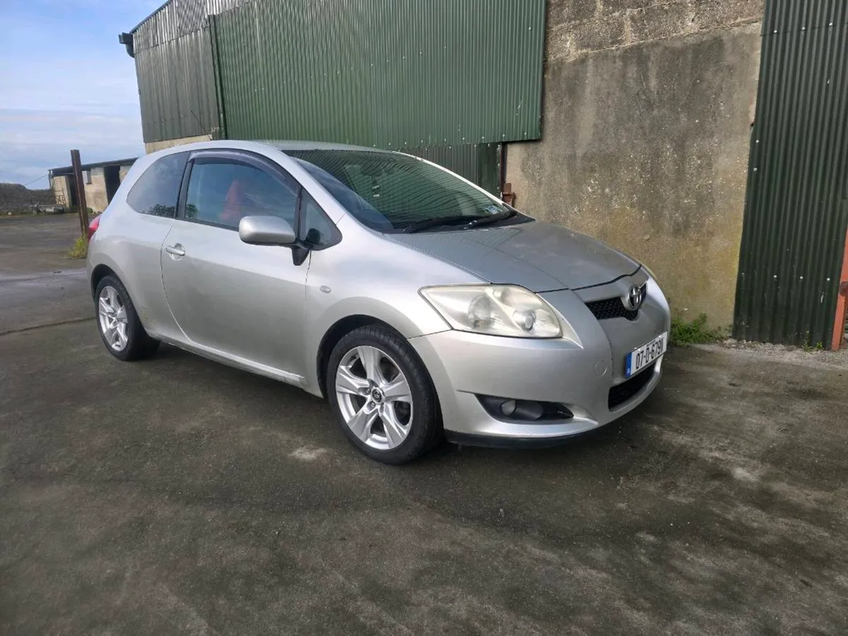 Toyota auris 1.4 d4d van cvrt and tax - Image 1