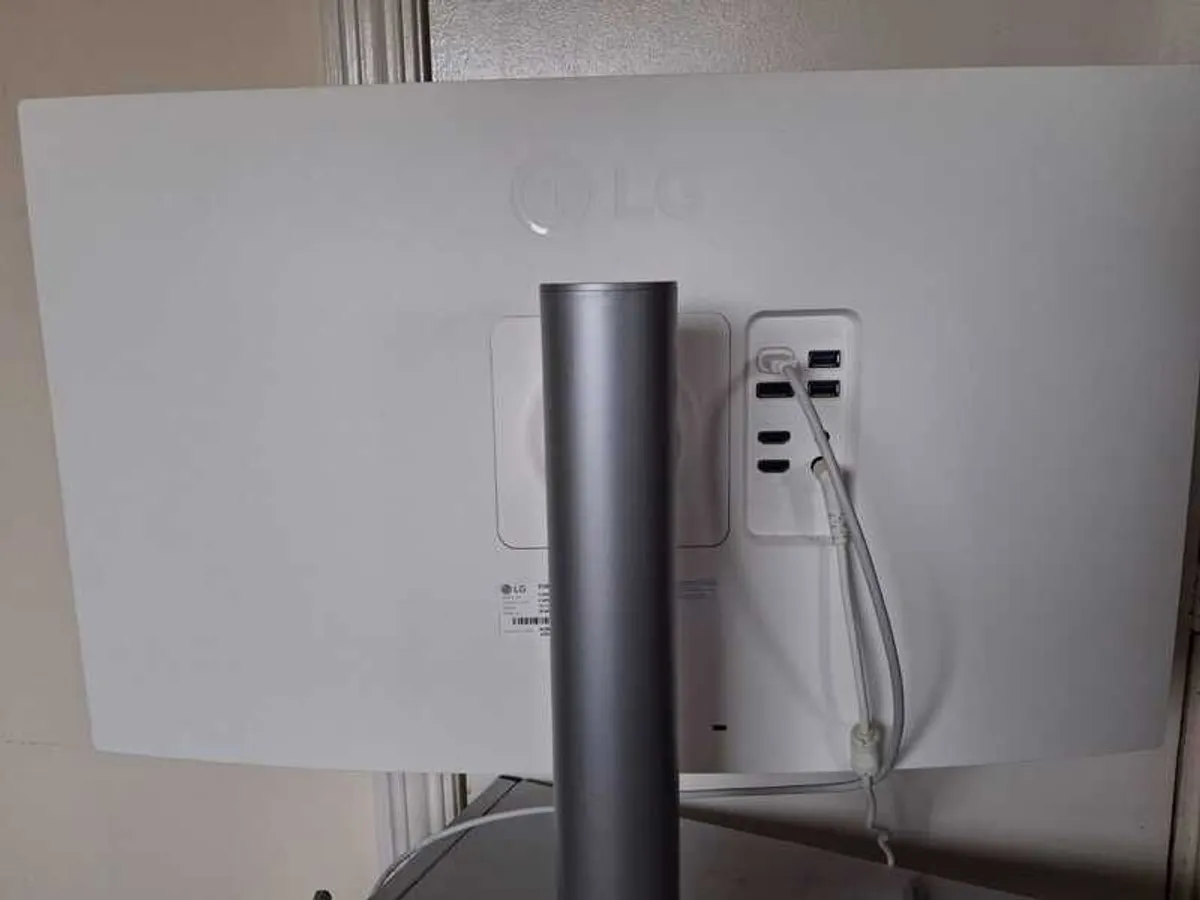 LG 27 inch 4k monitor - 27UP850N - Image 3