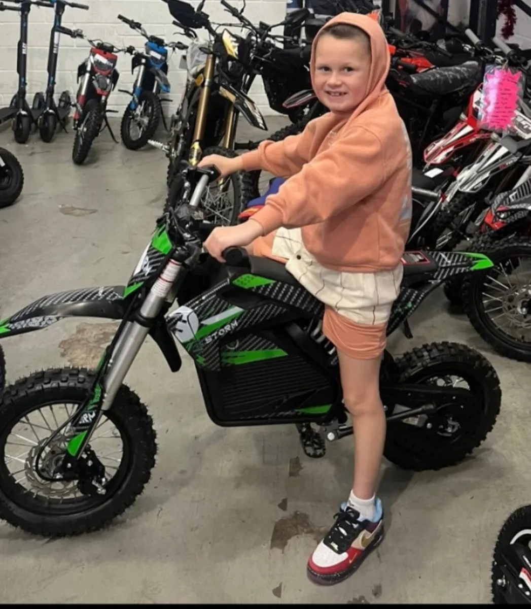 2 x  5 month old storm electric moto bikes - Image 1