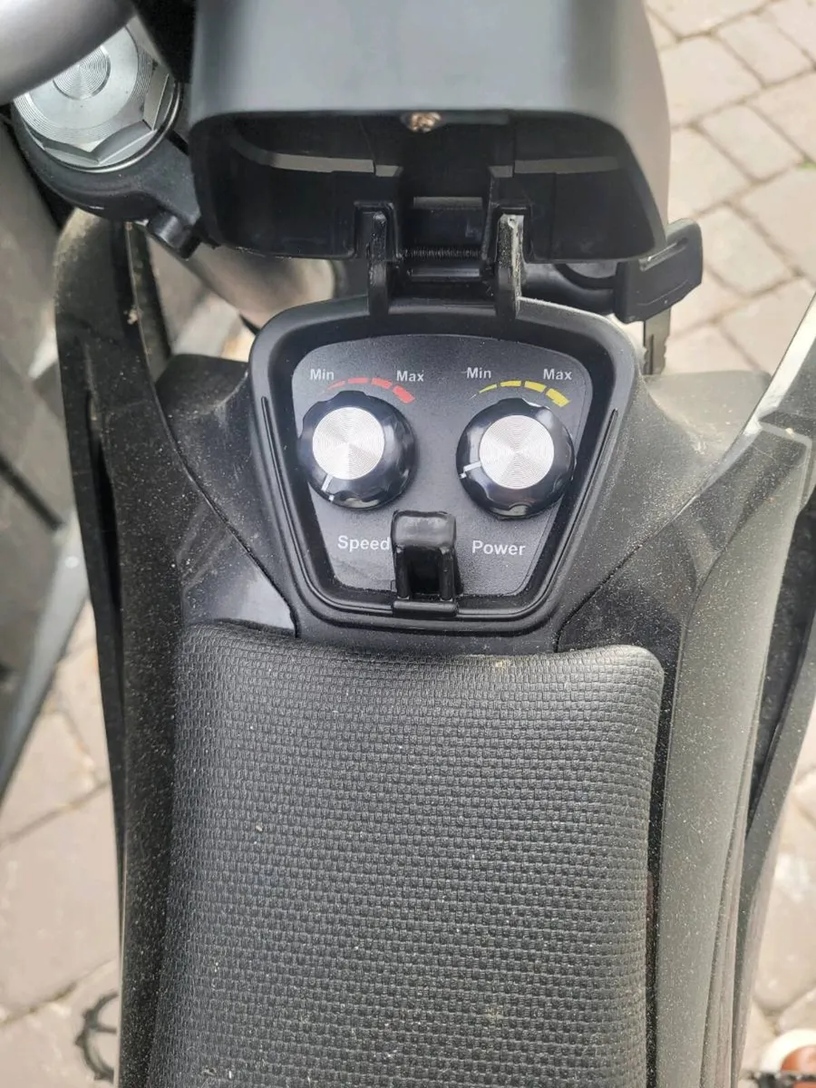2 x  5 month old storm electric moto bikes - Image 4