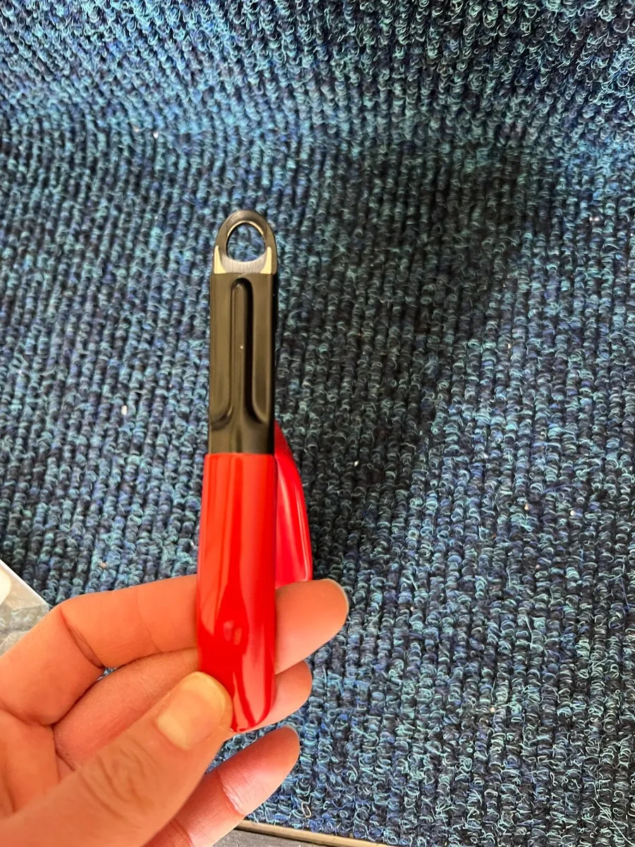 Nail clippers for a cat and litter scoops - Image 1