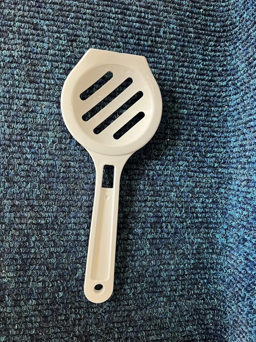 Nail clippers for a cat and litter scoops - Image 4