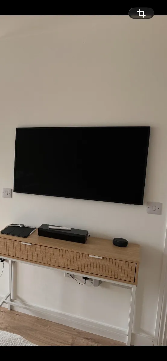 SAMSUNG 4K QLED TV aka THE FRAME  44inch