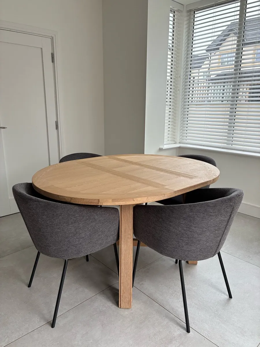 Extendable Round/Oval Oak Dining Table & 4 Chairs - Image 2