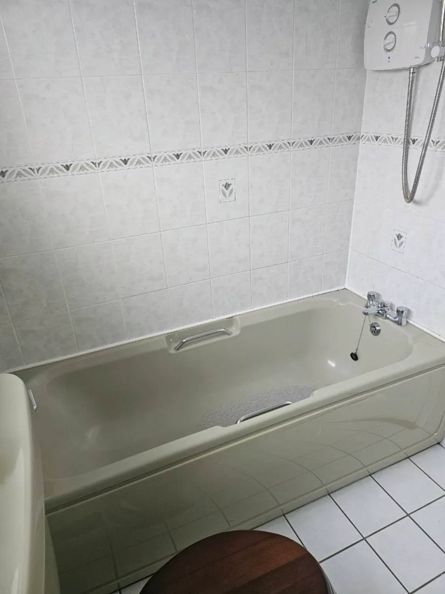 Bathroom Suit - Image 2