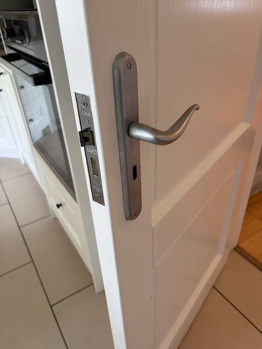 10 White Internal Doors & Hardware Complete Set - Image 4