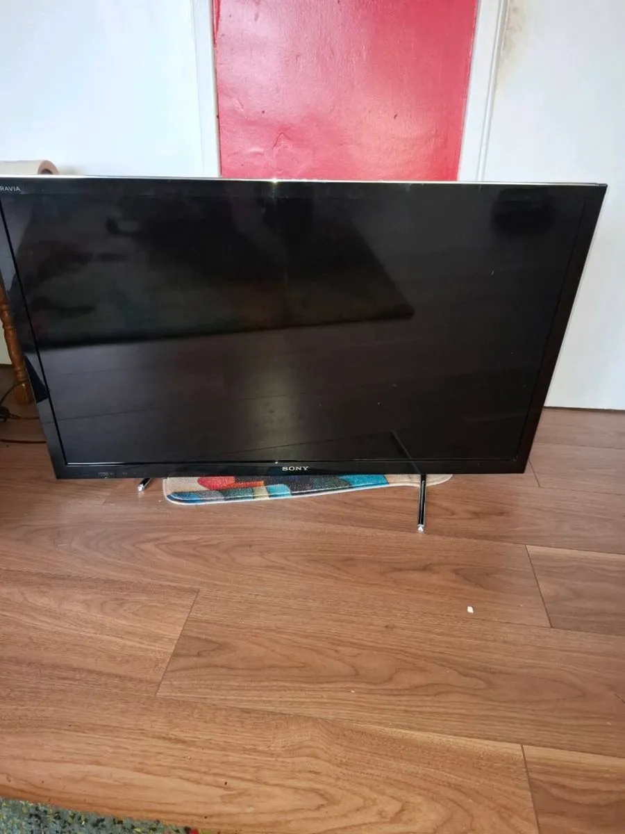 40 INCH SMART TV - Image 2