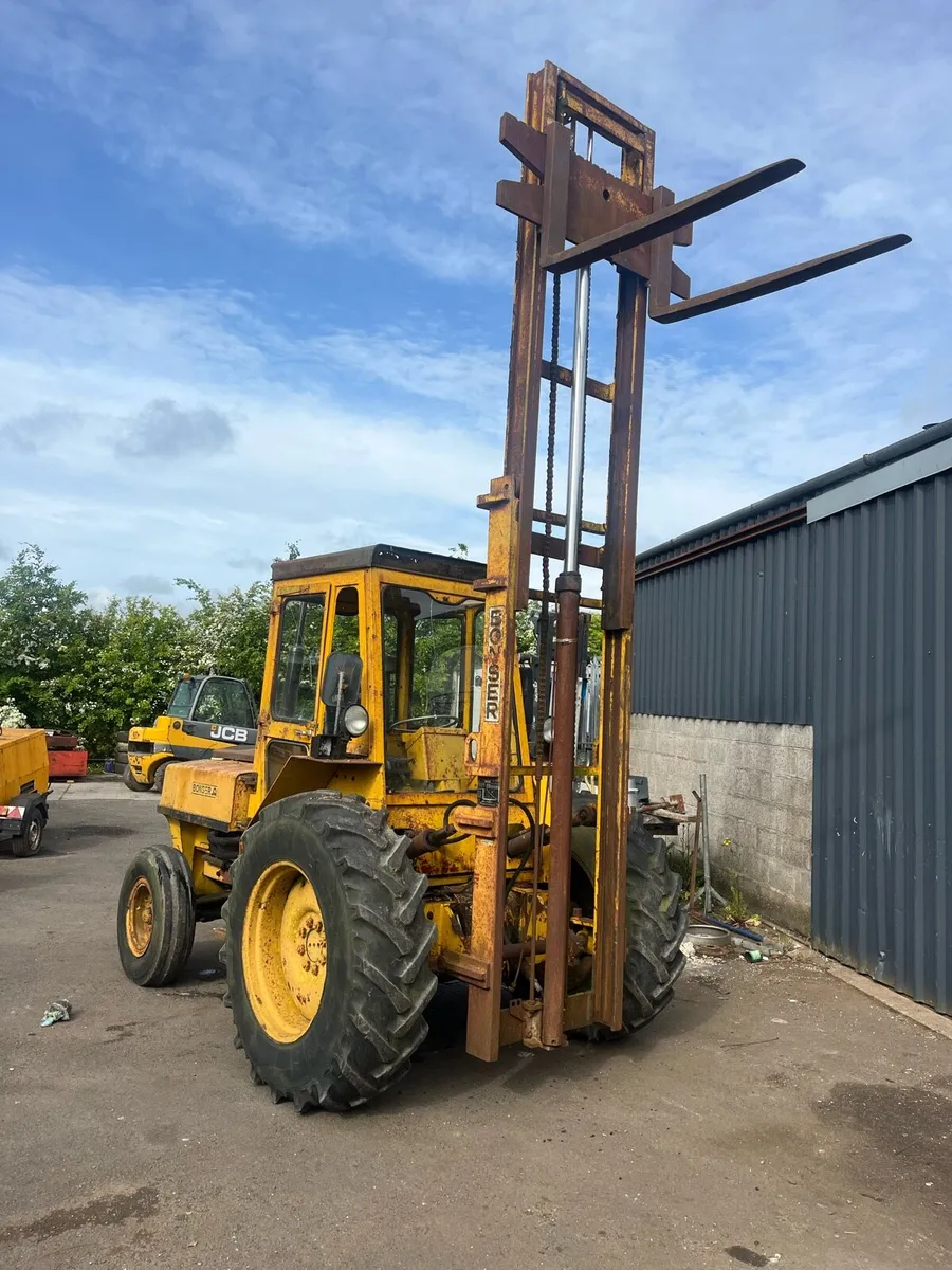 Rough terrain Forklift - Image 2