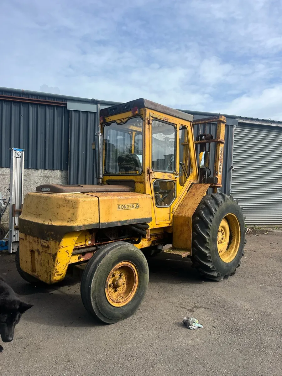 Rough terrain Forklift - Image 3