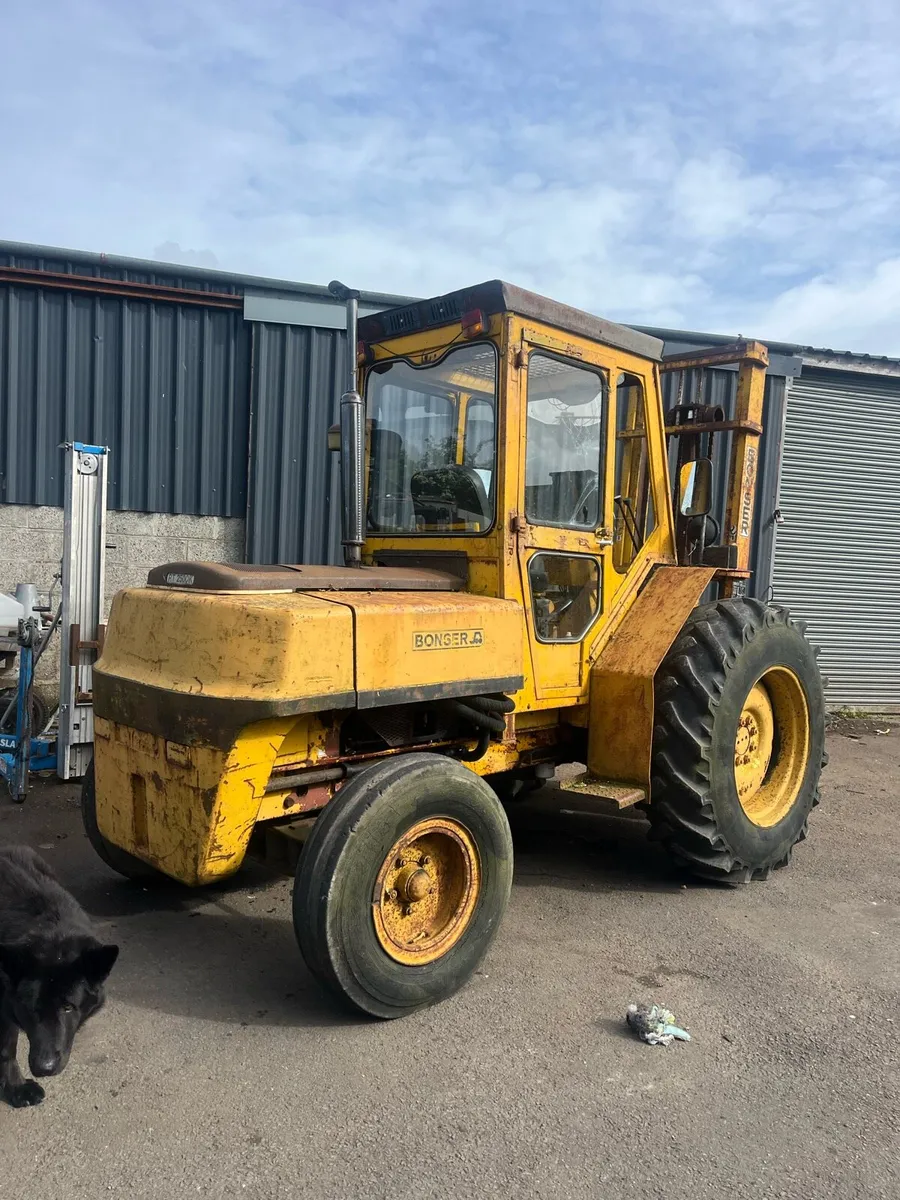 Rough terrain Forklift - Image 4