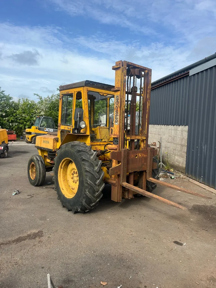 Rough terrain Forklift - Image 1