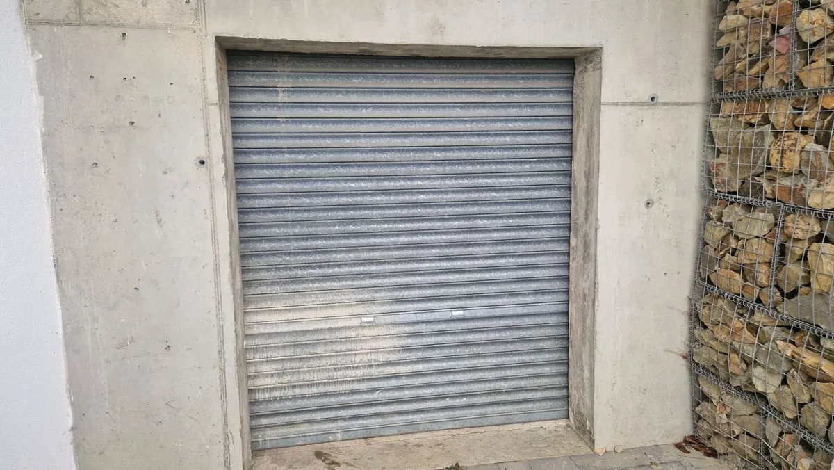 Roller door - Image 4