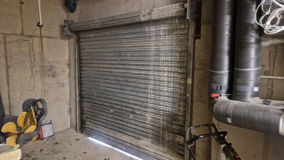 Roller door - Image 2