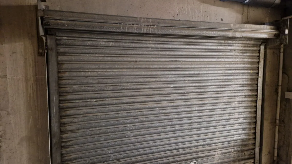 Roller door - Image 3