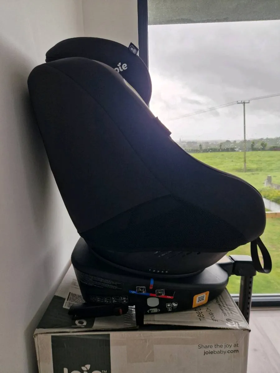 Joie Spin 360 car seat in mint condition - Image 4