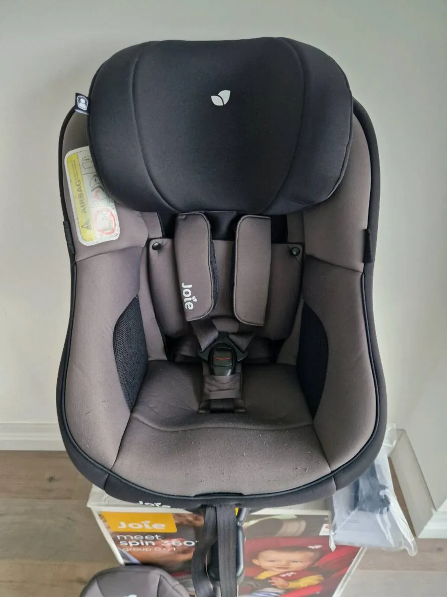 Joie Spin 360 car seat in mint condition - Image 3