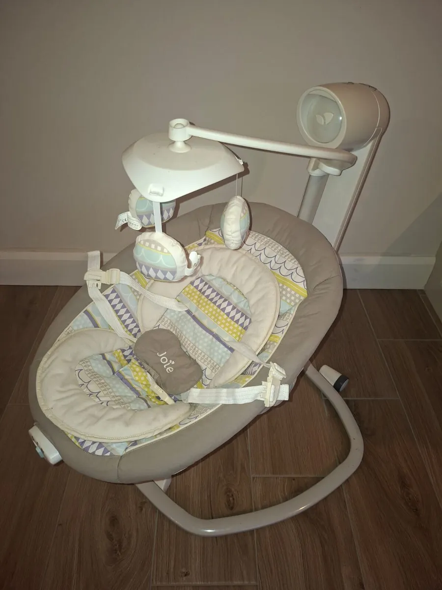 Joie Swivel Swing Chair