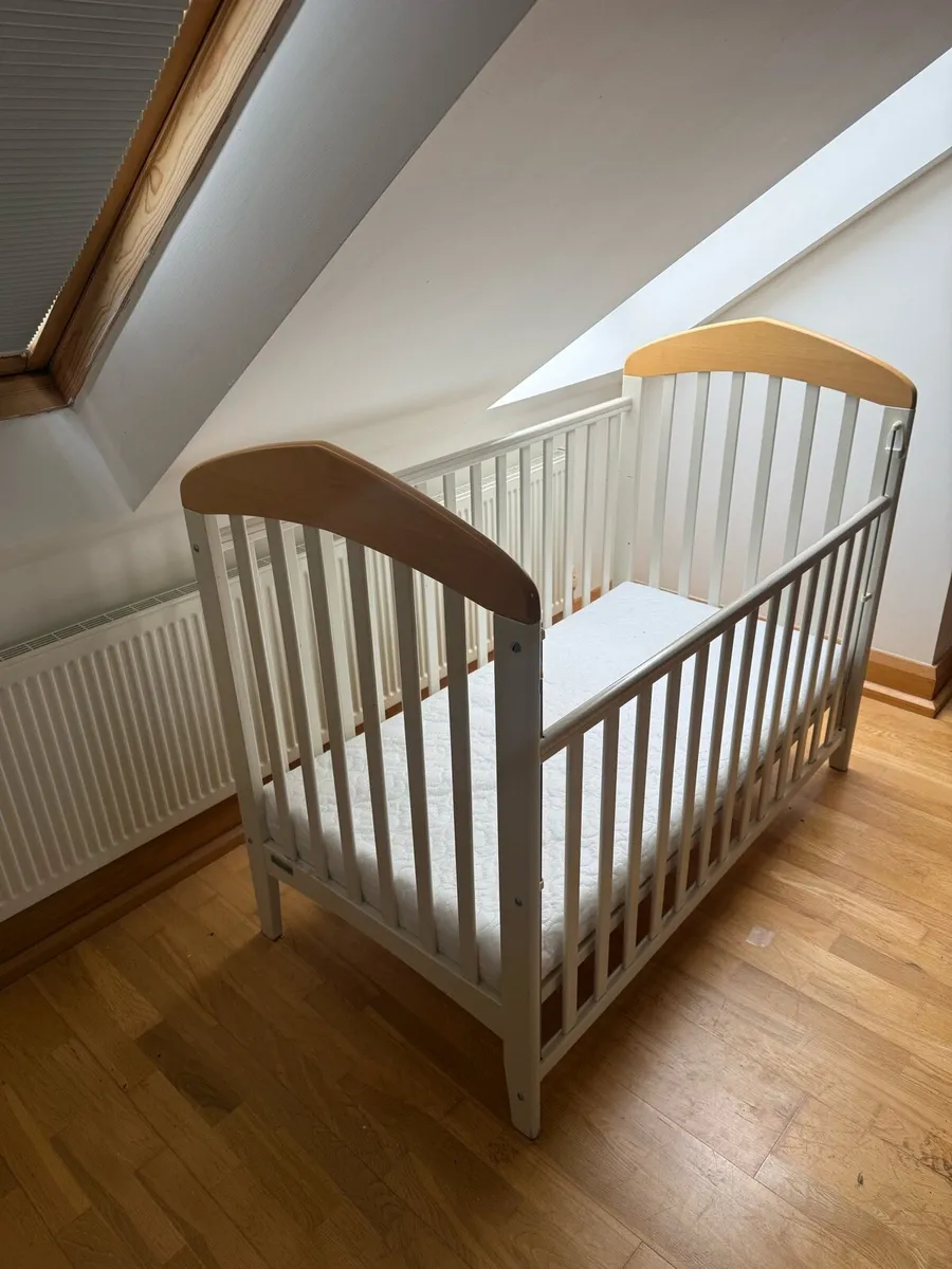 Cot bed - Image 1