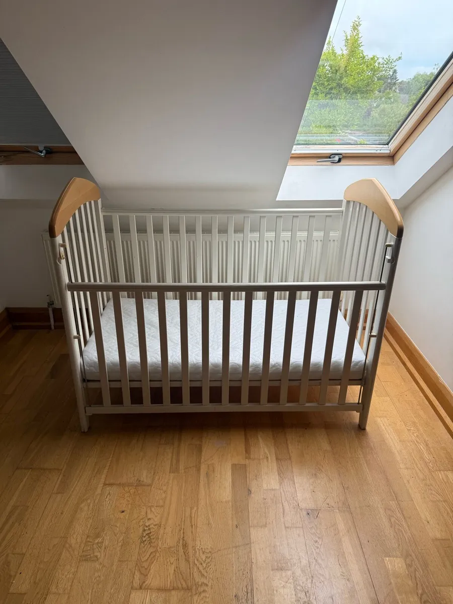 Cot bed - Image 2