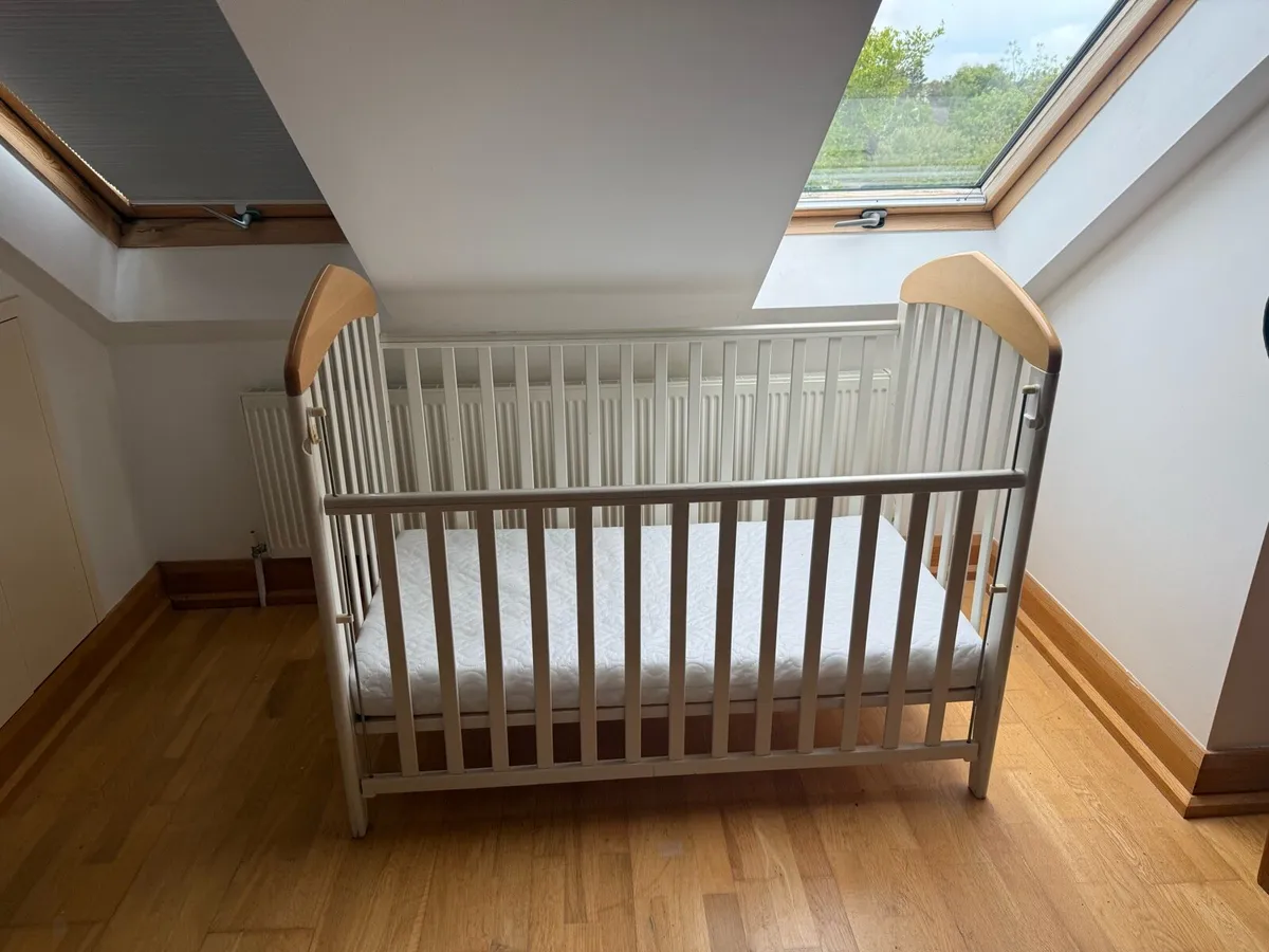 Cot bed - Image 4