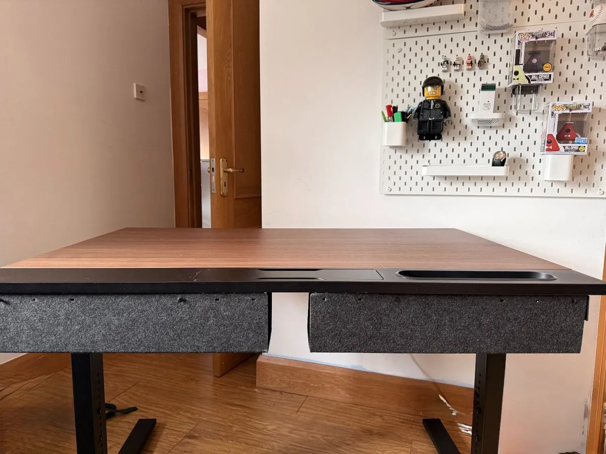 Height-Adjustable Walnut & Black Office Desk – 140 - Image 4