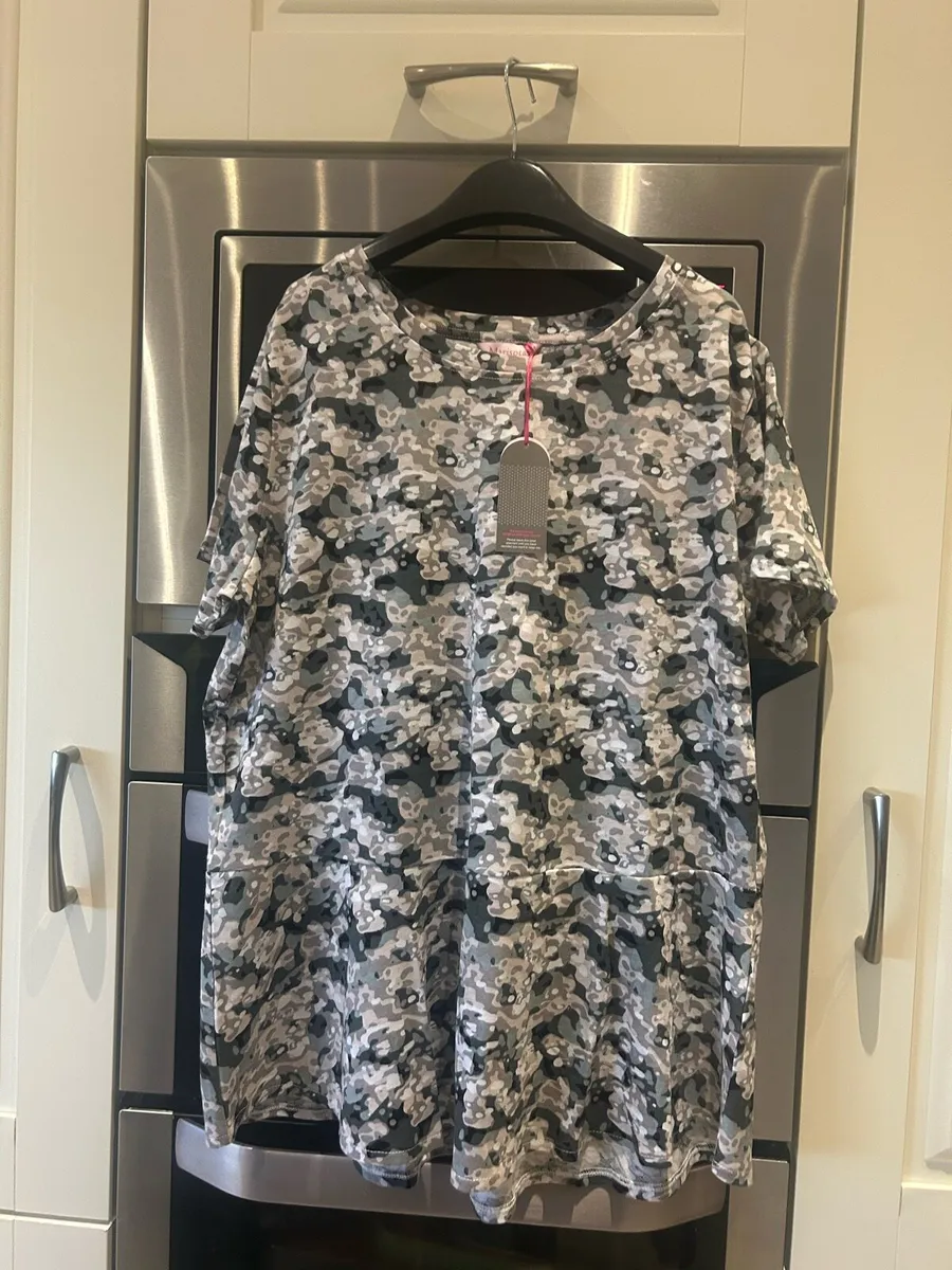 Large selection of curve/plus size ladies clothing - Image 3