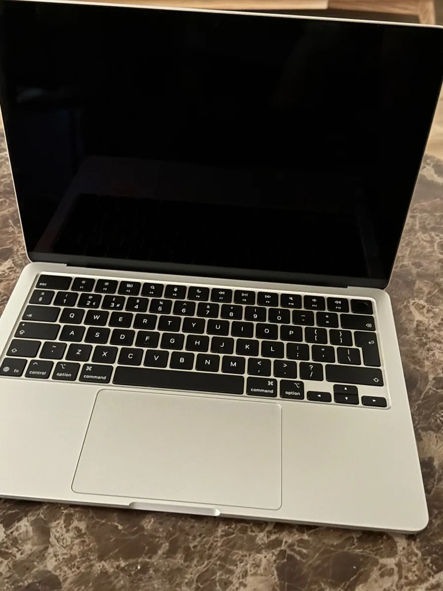 Apple MacBook Air 13” M4 16GB RAM 2025 - Image 2