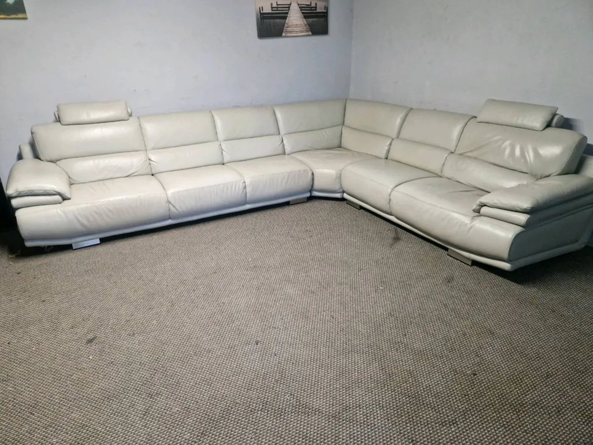 Corner sofa - Image 1
