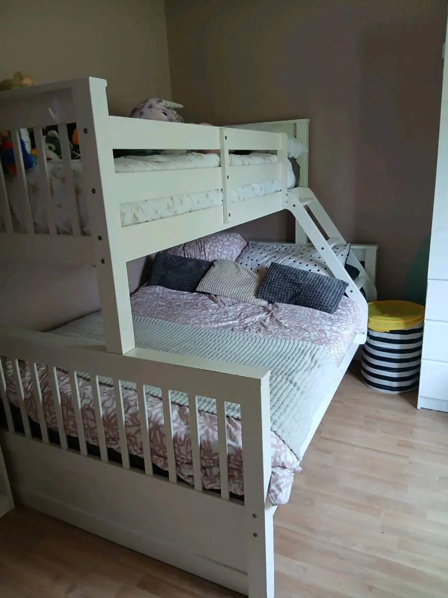 Triple bunk bed - Image 2